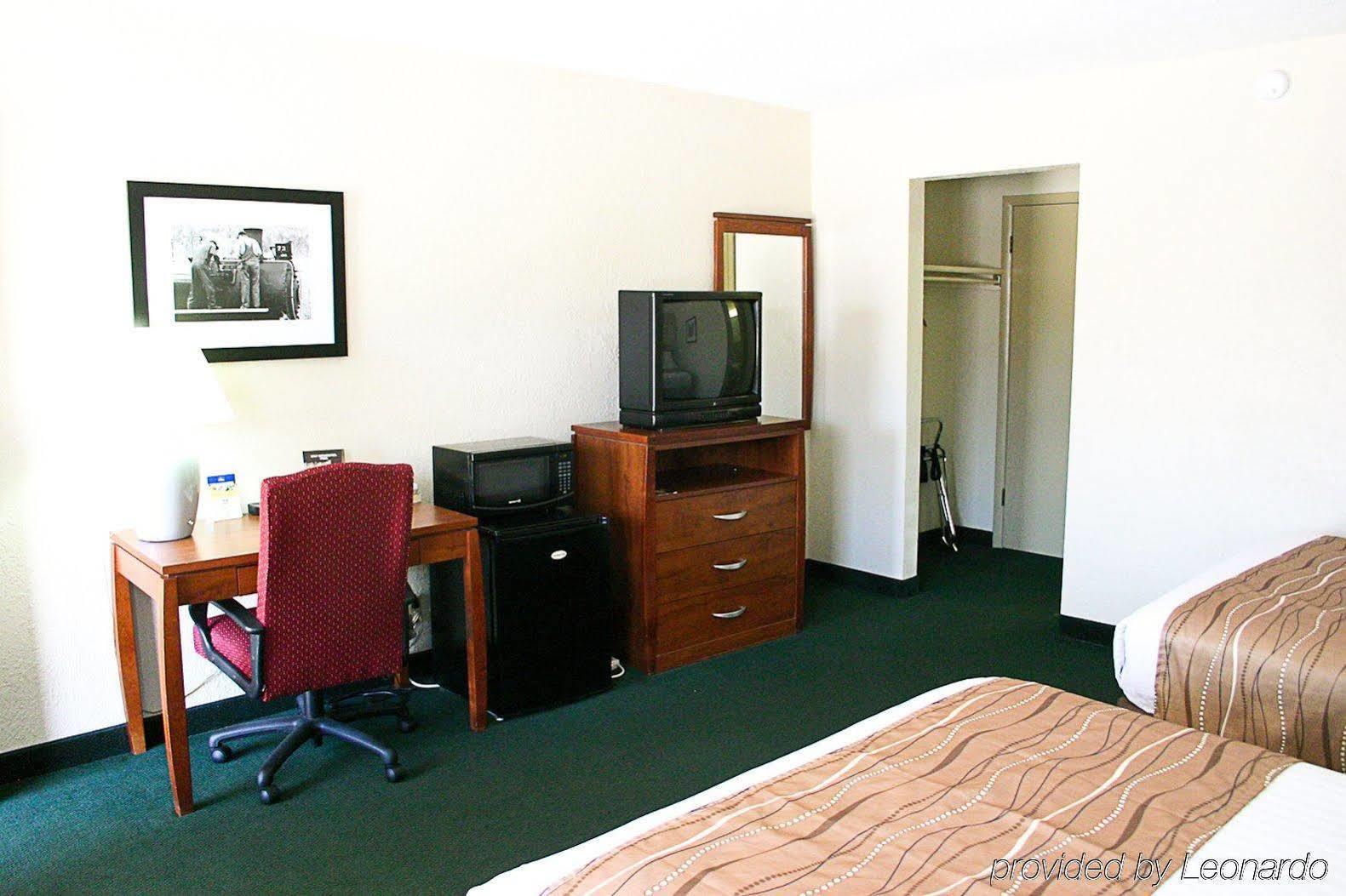 Best Western Hospitality House Emporia Exterior photo