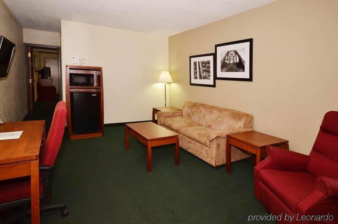 Best Western Hospitality House Emporia Room photo